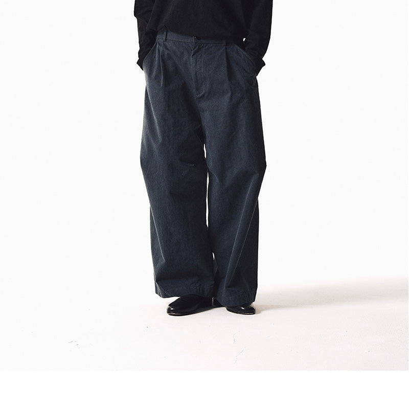 KNEE-PLEATED CROPPED PANTS